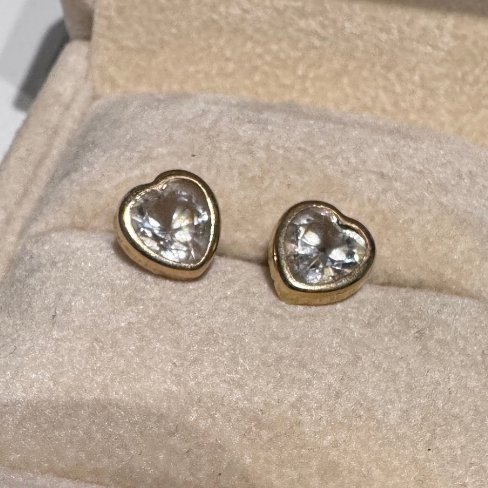 ✨ Vintage 10K Golden Heart Crystal Stud Earrings ✨